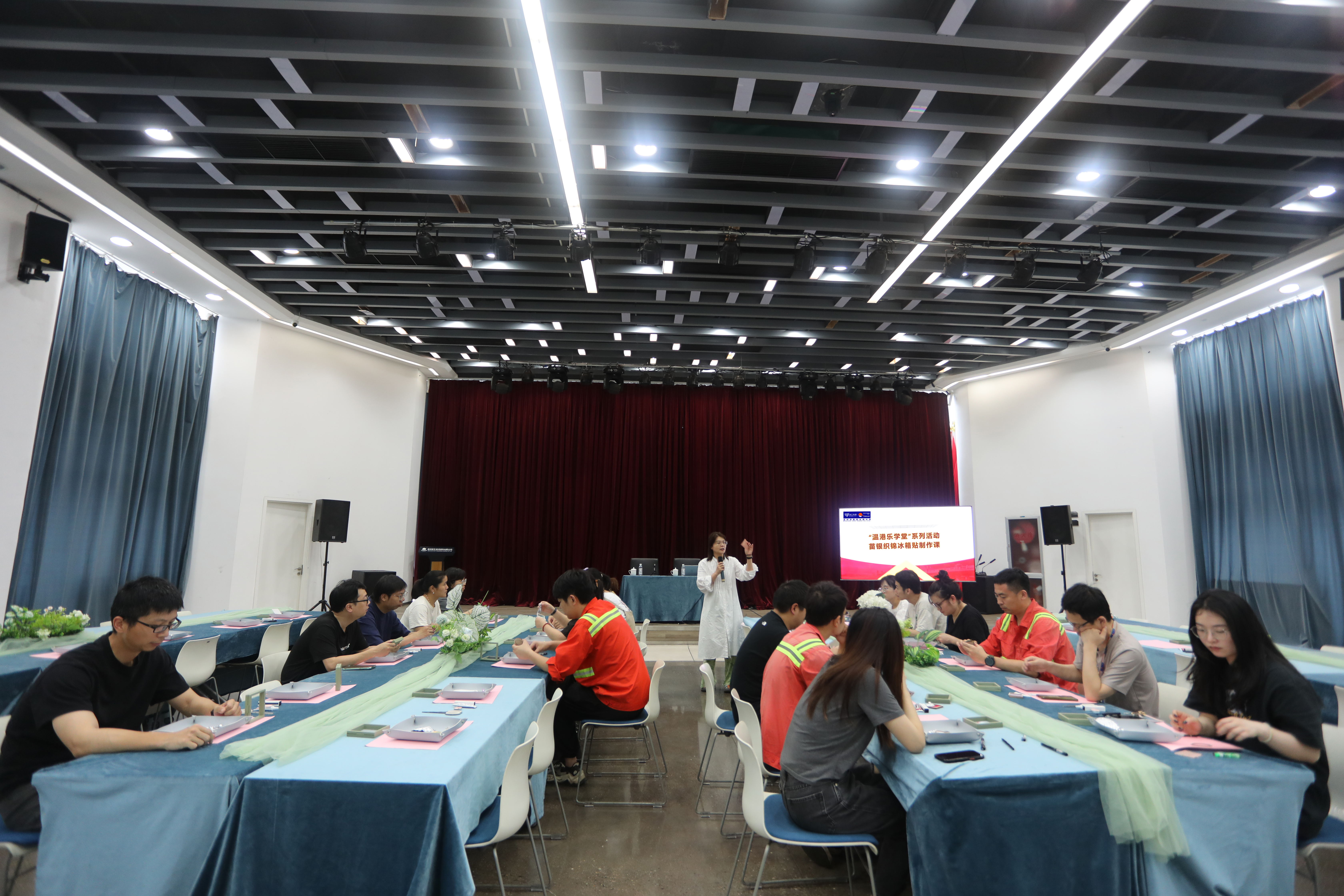 银丝起舞 匠心传承—— 苗银织锦冰箱贴DIY活动 温港乐学堂送教下下层